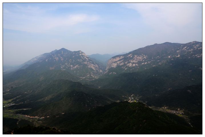 远观鄣山大峡谷百丈岩