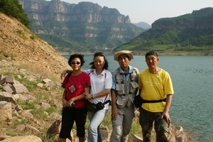 四人湖旁.jpg