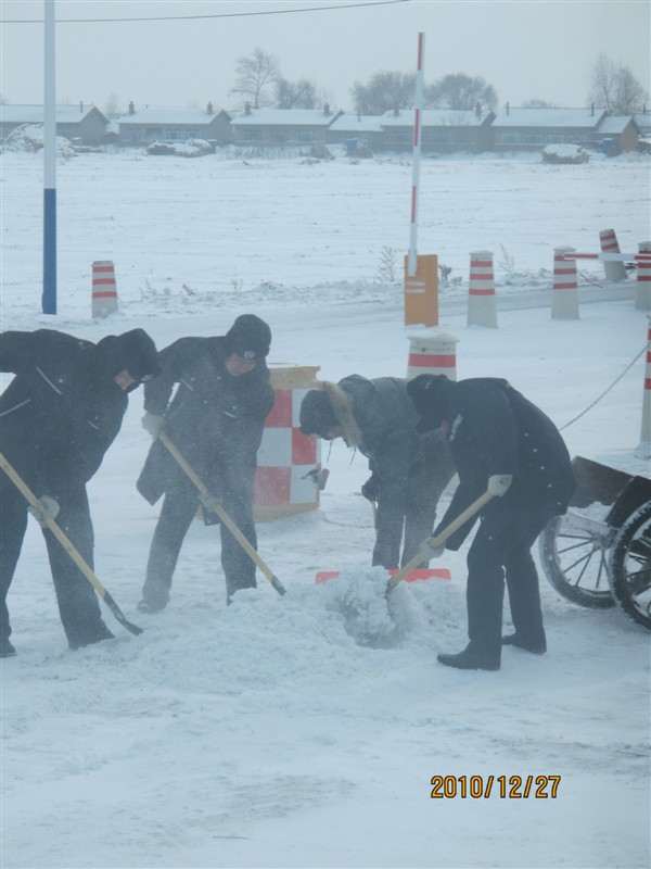 铲雪.jpg