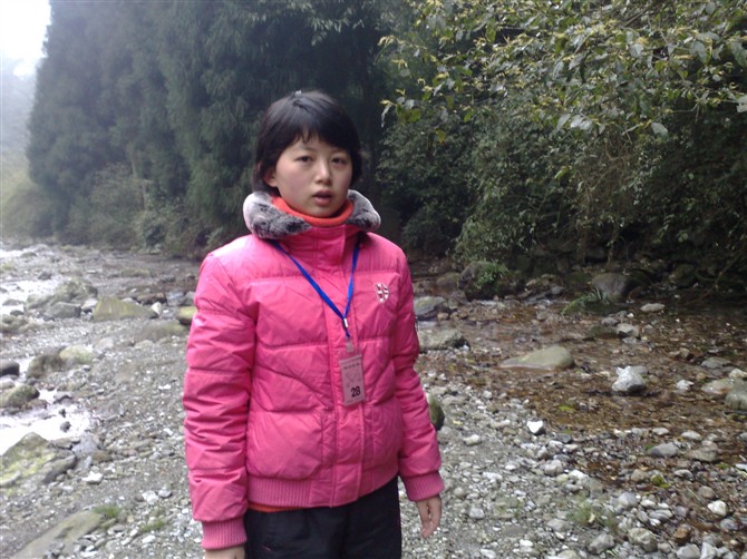 这是我在峨眉山，空气很清新，山泉清冽，还看到了猴子。