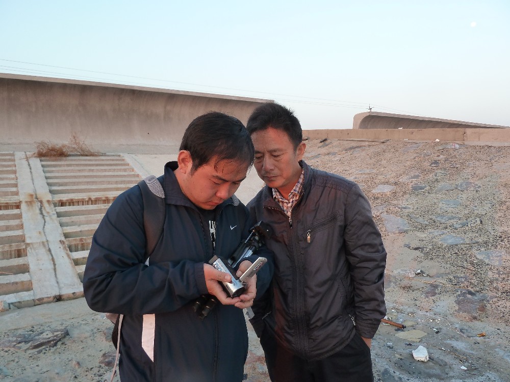 父子俩在切磋。嘿嘿·······