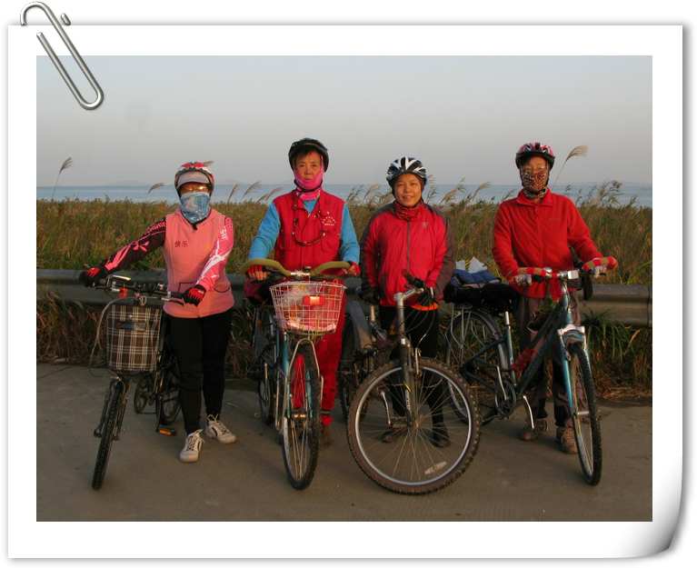 与骑友合影.jpg