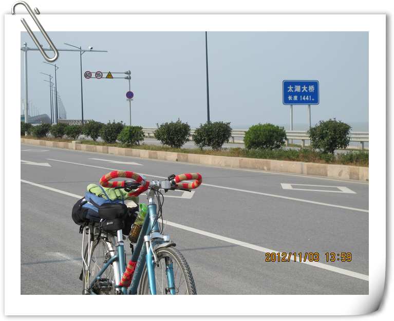 太湖大桥与车.jpg