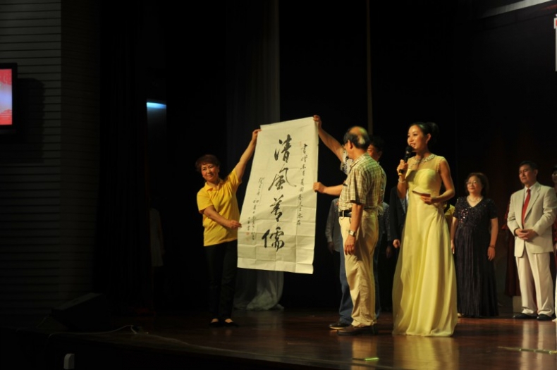 演出任毅赠书法.jpg