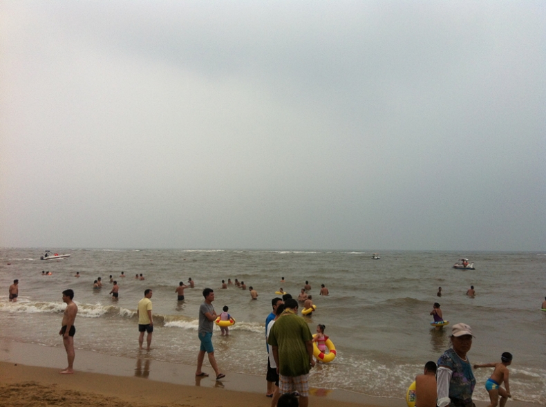 6月29，北戴河的海边，那天有点下雨。