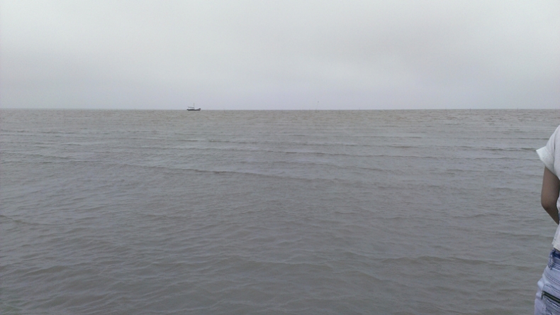 这里就是海湾和海相接的地方，总是再想想，海水出现的时候是什么样子，其实原本就没什么界限。