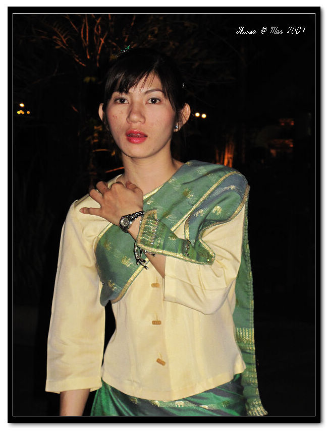 Waitress @ ChangMai.jpg