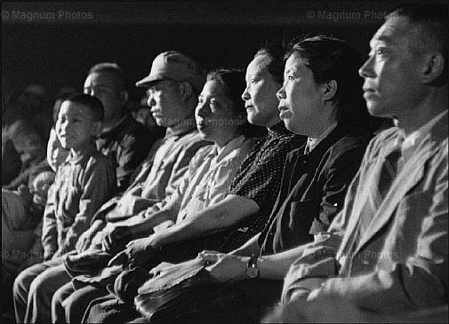 1949年8月7日，上海，出席胜利庆典大会的邓颖超和宋庆龄.jpg