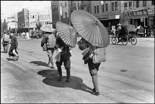 1949年4月，南京，街道上的解放军士兵0.jpg