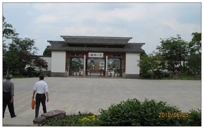 穹窿山门.jpg