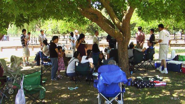 湖边校友会.JPG