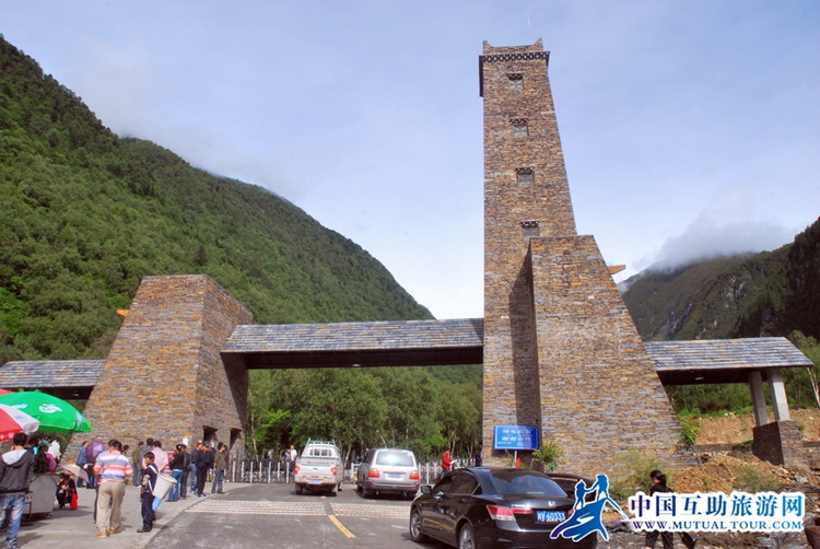 木格措景区山门